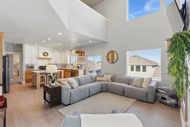 Photo - 1147 Carriage Ln