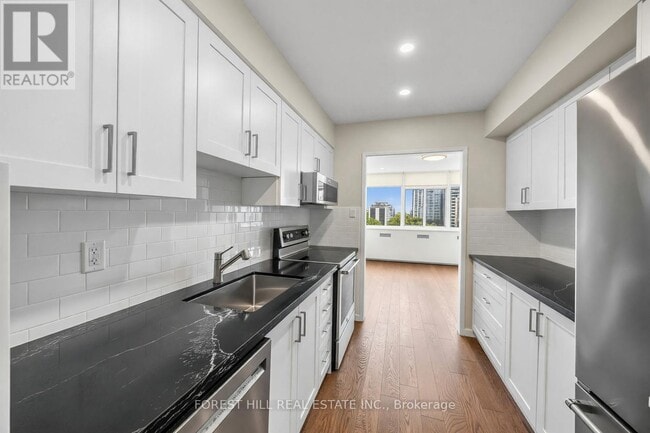 Photo - 561 Avenue Rd