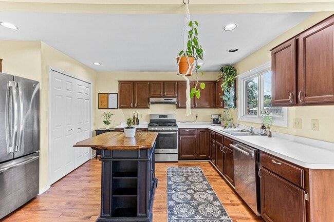 Photo - 456 Oakgrove Ct