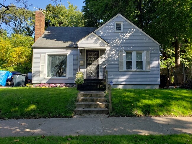 Building Photo - 810 Dallas Ave SE Rental