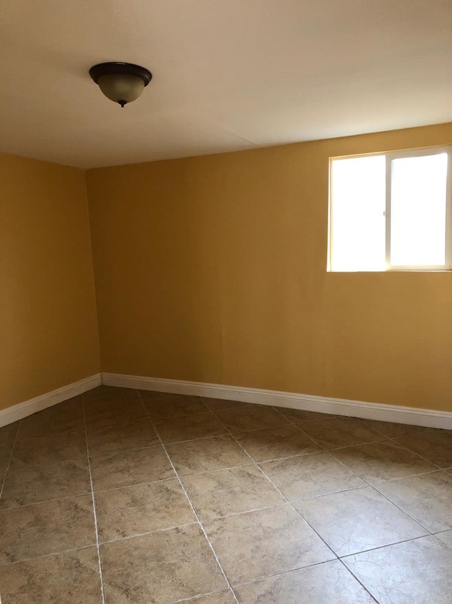 Photo - 1499 Wilson Ave Unidad 2