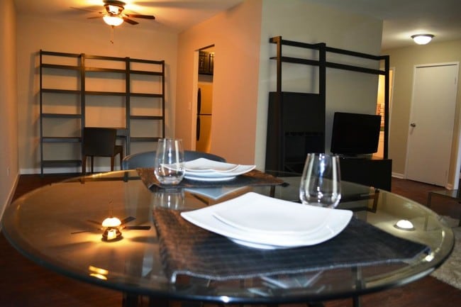Enclave Apartments of Hoffman Estates