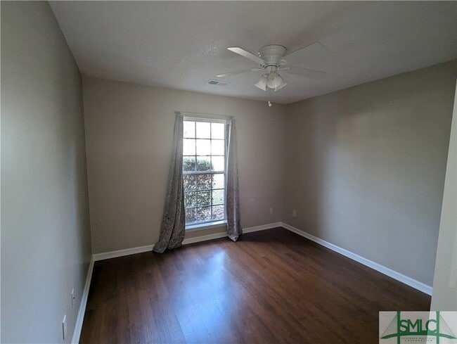 Photo - 550 Laurenburg Dr