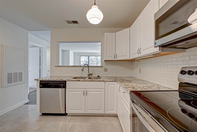 Building Photo - 2829 Timmons Ln Unit 149 Rental