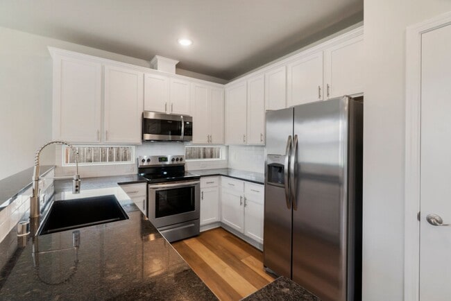 Photo - 11727-11727 4th Ave E