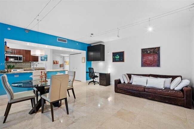19900 E Country Club Dr Unit 212