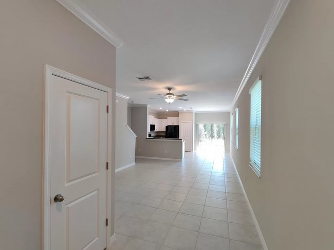 Photo - 1567 Cassius St