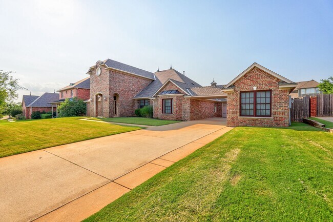Photo - Luxury home in Oak Tree Park with a pool/tennis court/playground/walking trails - Edmond North Hi...
