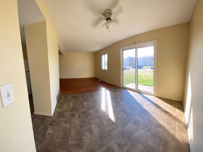8832-8102 102 Ave