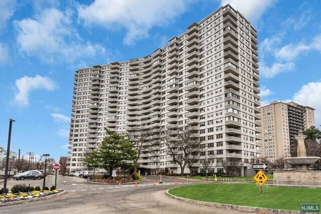 Photo - 2100 Linwood Ave Apartment Unit 22-O