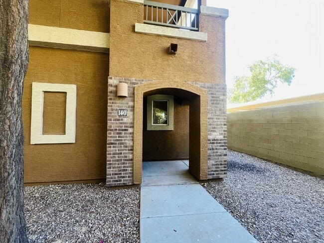 Building Photo - 18250 N Cave Creek Rd Unit 140