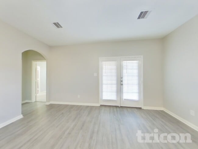 Photo - 1502 Tulip Ln