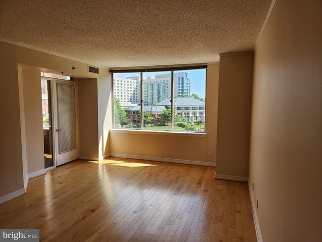 Photo - 5809 Nicholson Ln Unit 304