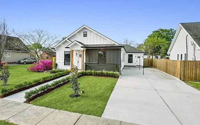 310 Reiss Pl