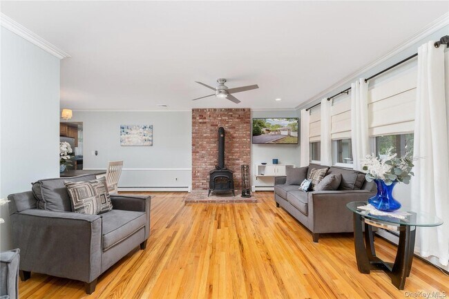 8 Wakeman Ct