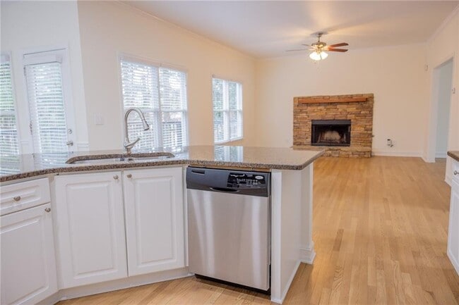 Photo - 1800 Riverglen Dr NW