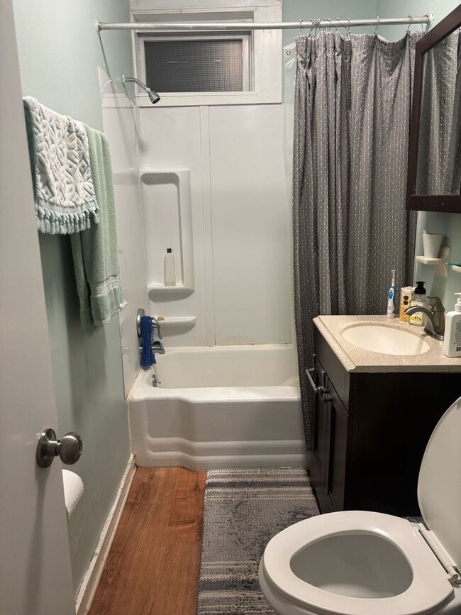 Photo - Charming 2BR in East Rock | Hot Water Included | Walk to Yale & SOM Unidad B8