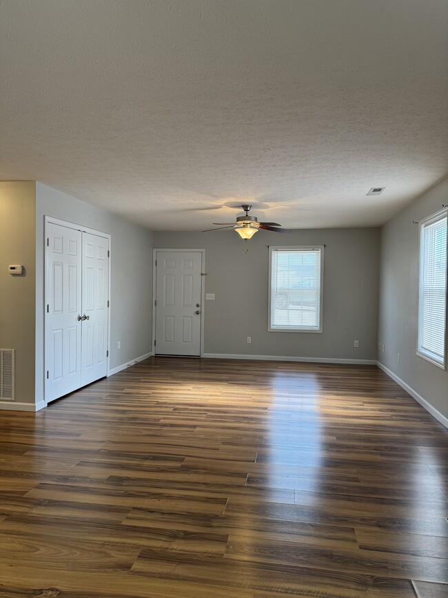 Photo - 143 School Side Dr Apartamentos Unidad 143A Schoolside Drive