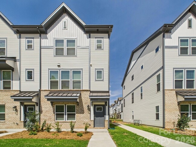 Photo - 1623 Blanche St