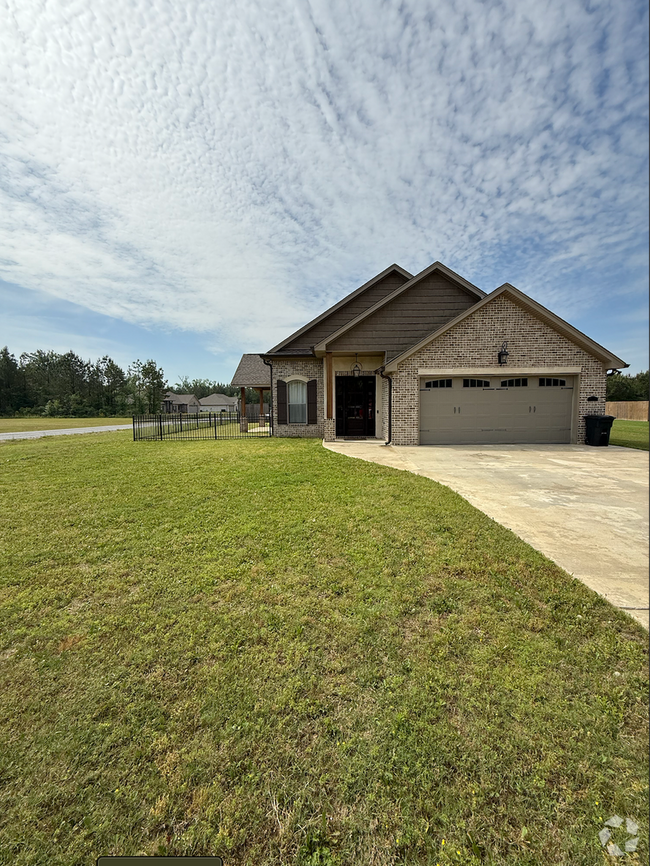 Building Photo - STUNNING!!! Rental
