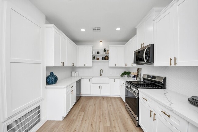 Building Photo - 300 Narcissus Rd