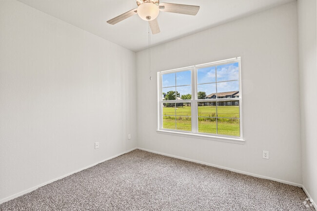2BR, 2BA - 900SF - 2nd Bedroom