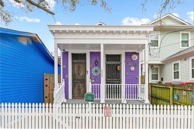 Building Photo - 2404 Bienville St Unit 1