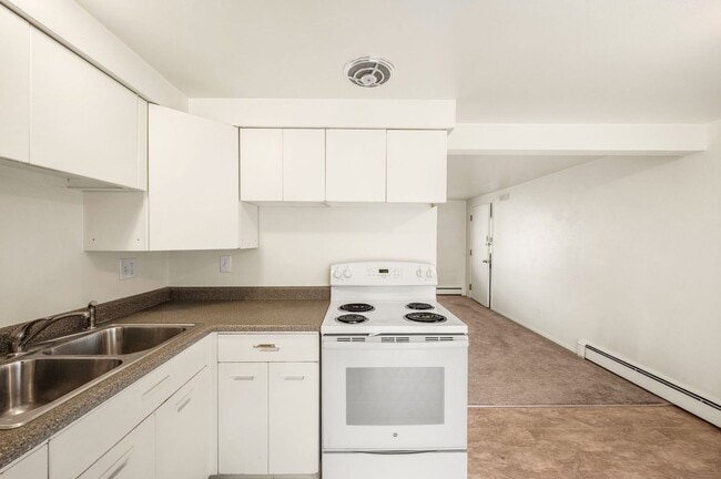 10458 W 8th Ave Unit 01