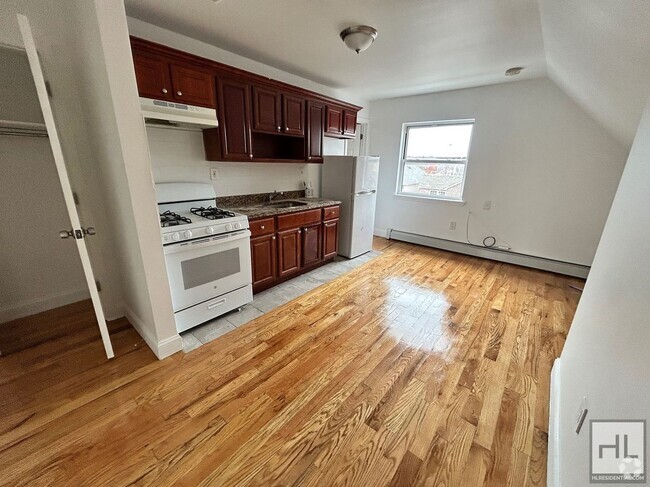 Building Photo - Cozy 2 Bedroom North Bronx Unit 3 Rental