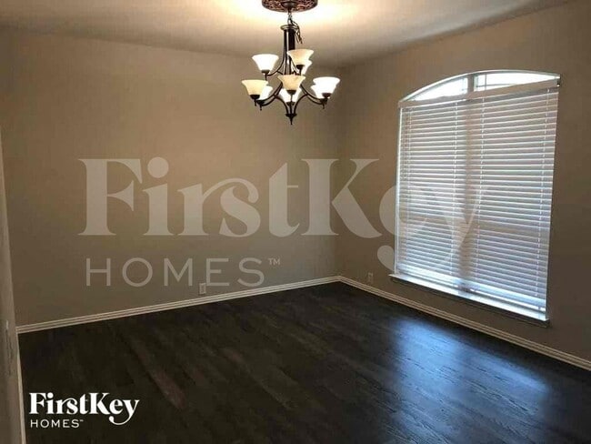 Photo - 612 Celeste Ln
