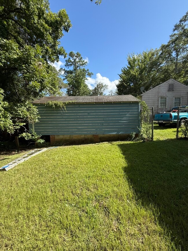 Photo - 2962 Greenwood Ave