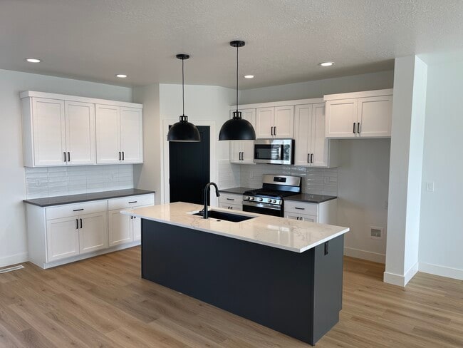 Photo - 954 W 350 S