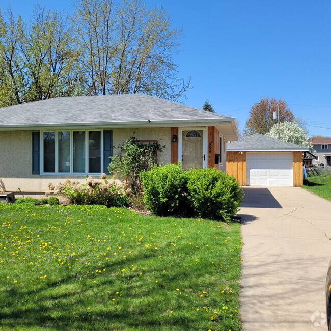 Building Photo - "Charming 3-Bed Home with Finished Basemen...