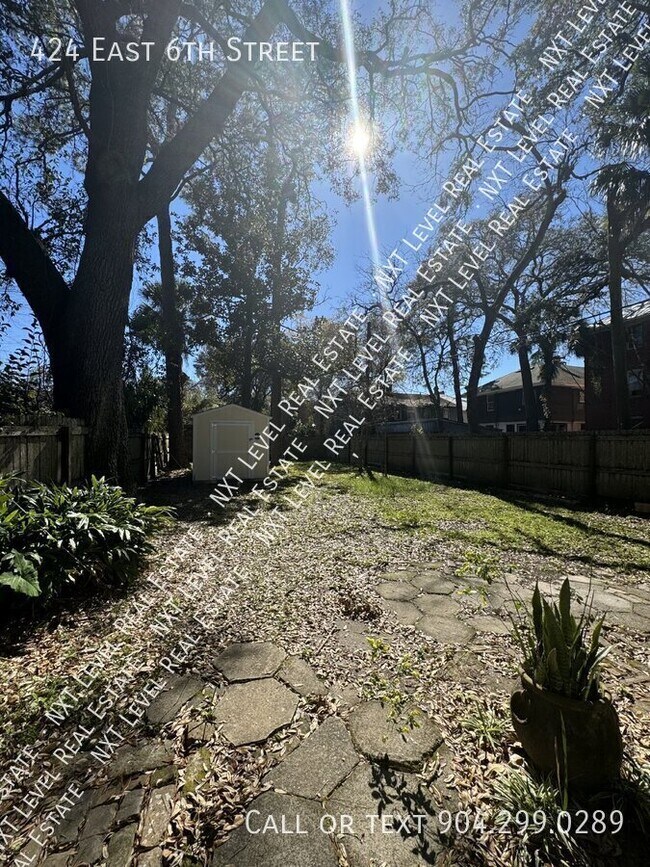 Photo - 424 E 6th St