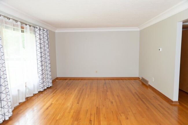 Photo - 10976 Shaker Dr