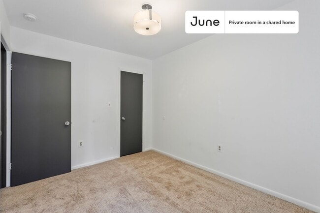 Photo - Room in Shared 5 bed/2 bath home Unidad 2B