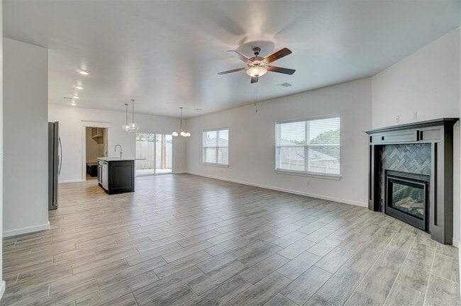 Photo - 528 NW 175th St