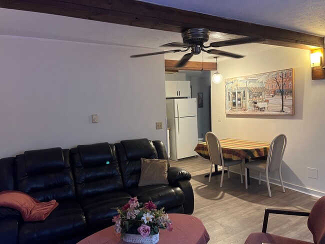 Photo - 233 S 4th St Unit Apt B