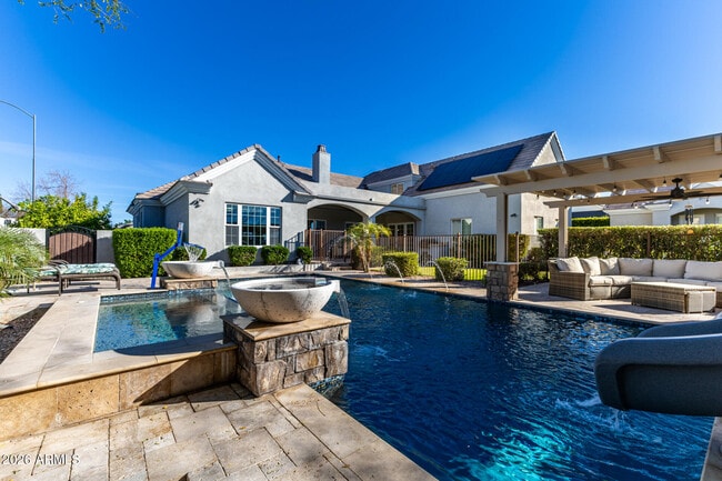 Building Photo - 2013 E Mallory St