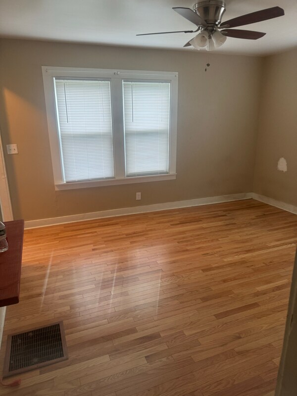 Photo - 103 Bowling Ln