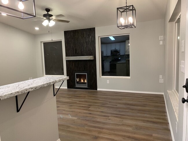 Photo - 1 Bedroom/1 Bathroom -- Fantastic Palmer Location!