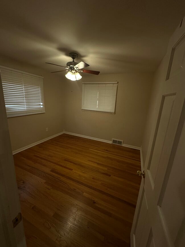 Bedroom1 - 972 Cardwell St