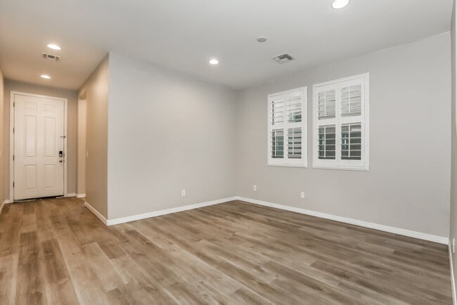 Photo - 5637 E Alder Ave