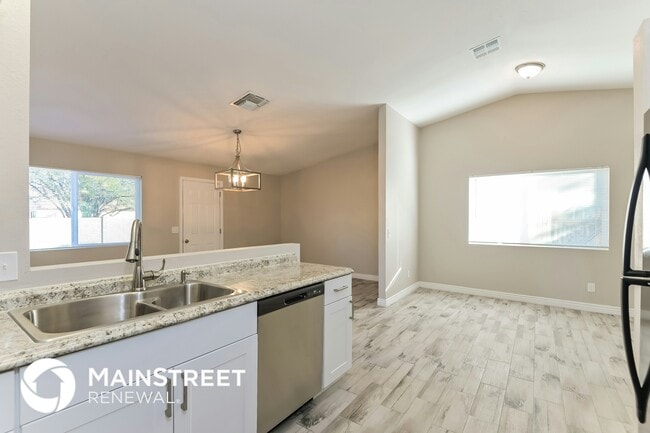Photo - 1950 W Burgundy Way