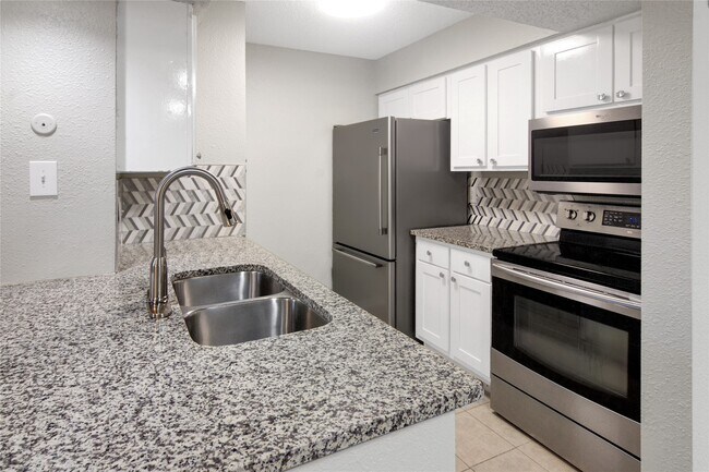Photo - 260 El Dorado Blvd Unidad 1105