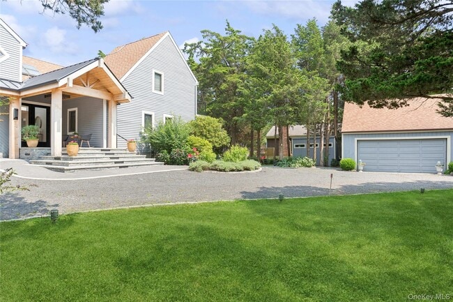 Photo - 425 Cedar Point Dr E