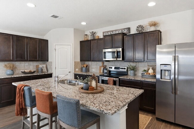 Photo - Spacious 4 Bedroom Home with Covered Patio in Red River Ranch