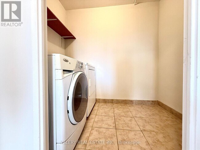 Photo - 25 Four Winds Dr Unit 906