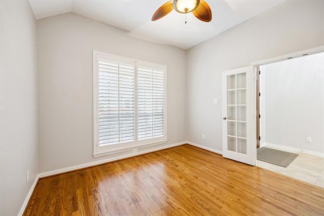 Photo - 930 Crestmoor Dr