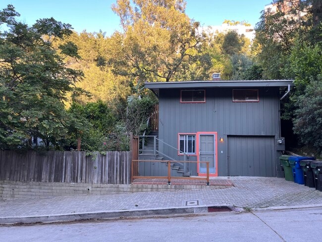 Building Photo - 2160 Stanley Hills Dr
